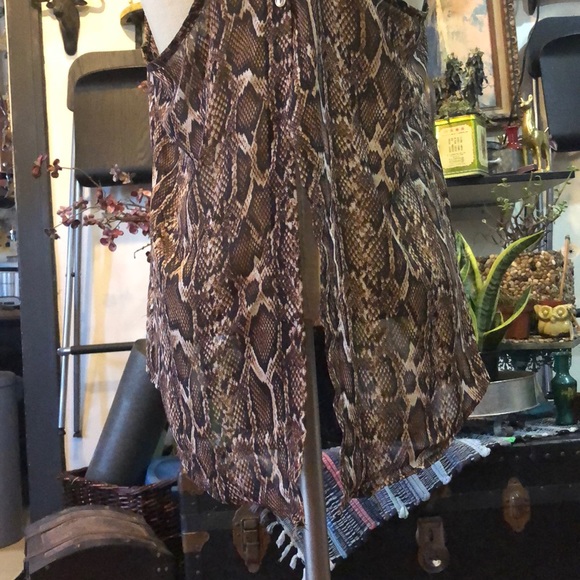 Snake 🐍 Print Flowy Tank - Picture 4 of 5